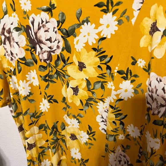 Torrid super soft Baby doll faux button flowy Size 3 X floral Blouse - Picture 4 of 5